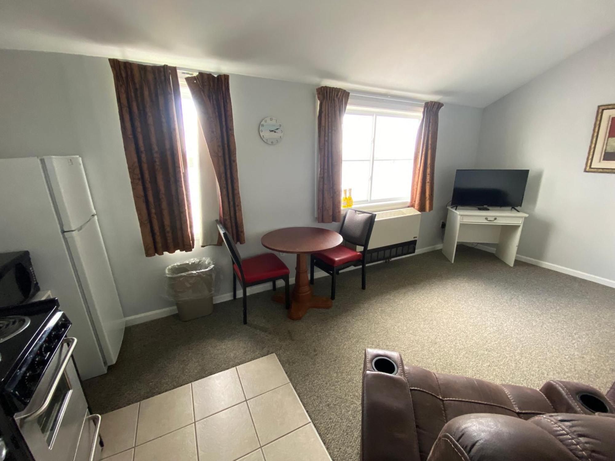 Winnisquam Lake Inn ティルトン エクステリア 写真
