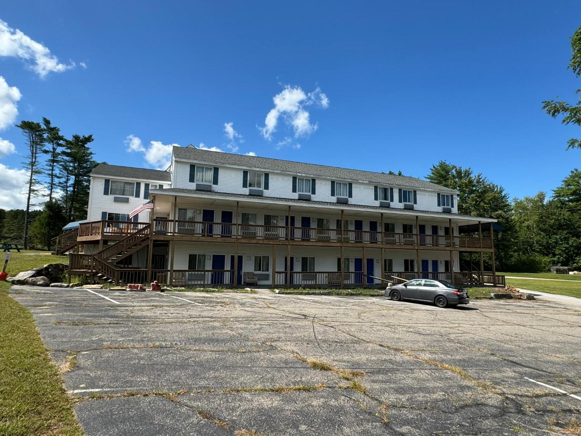 Winnisquam Lake Inn ティルトン エクステリア 写真