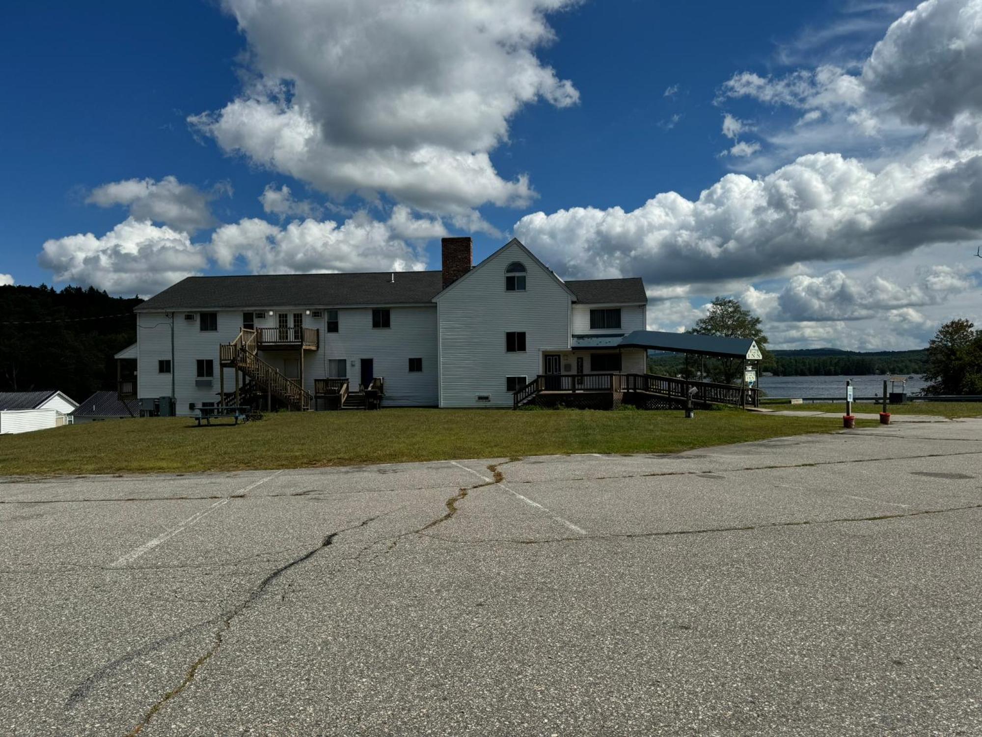 Winnisquam Lake Inn ティルトン エクステリア 写真
